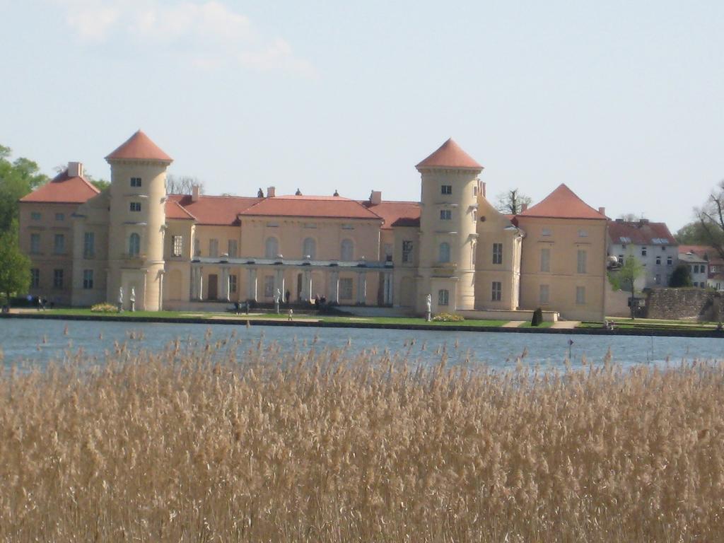 Schloss-Und Seeblick Apartment 라인스베르크 외부 사진
